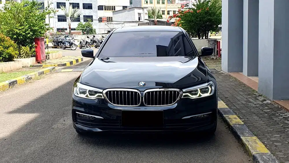 BMW 520i Luxury Line G30 AT Hitam NIK 2019 PAJAK VERY LOW KM 34Rb