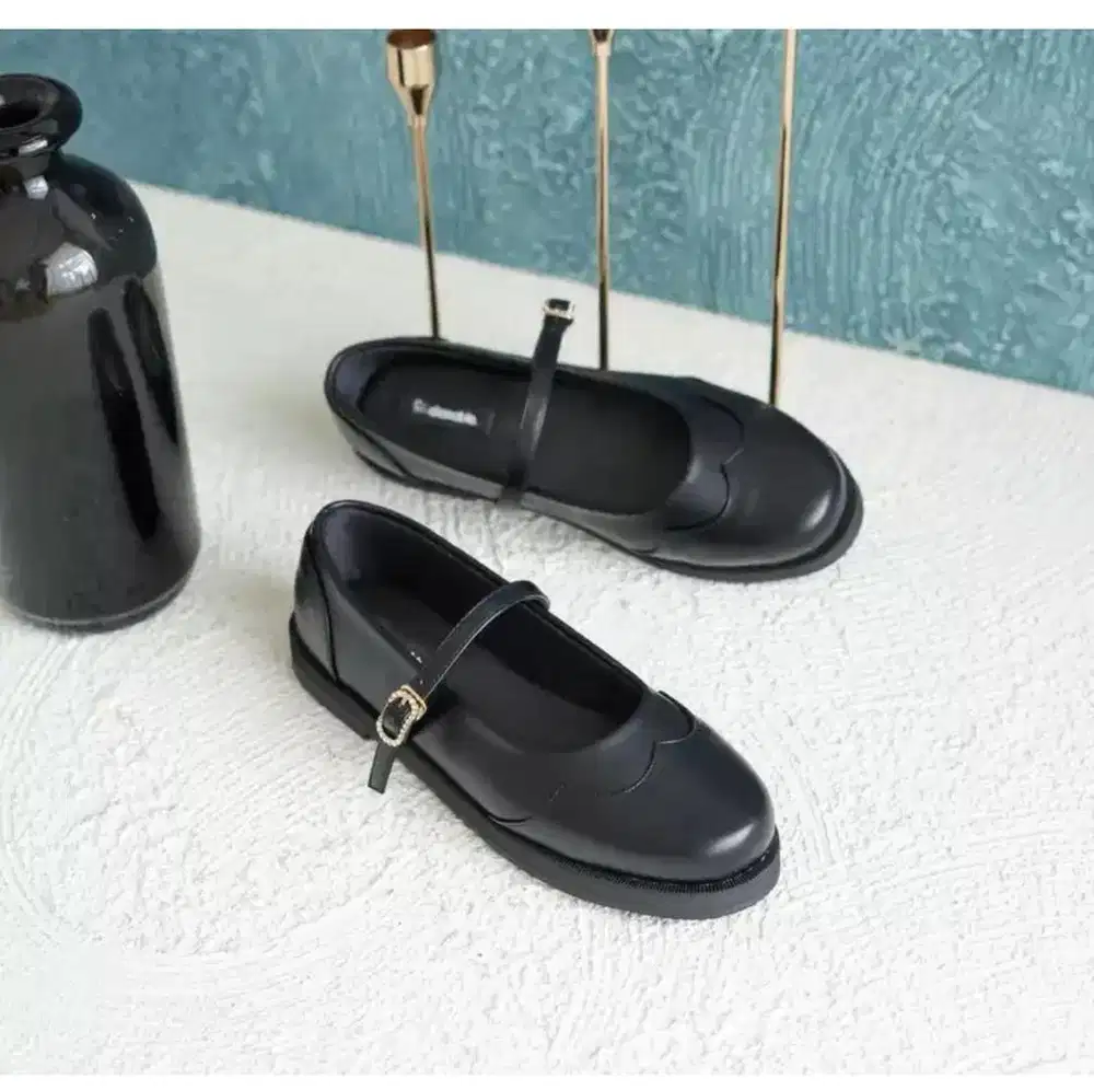 Sepatu formal wanita