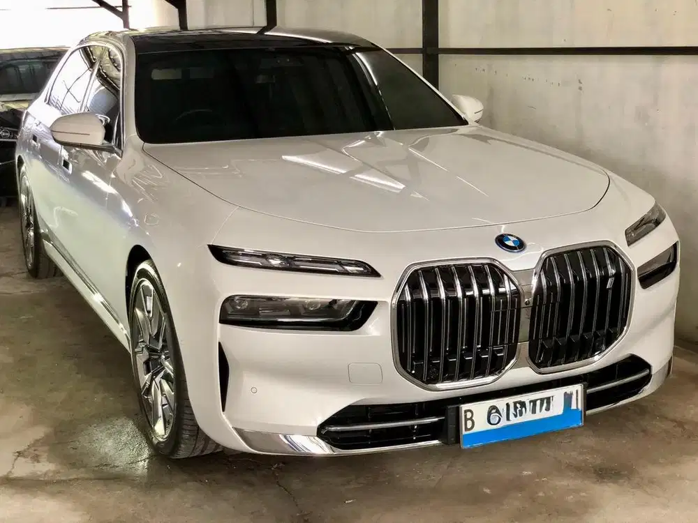 BMW i7 nik 24 reg 26. Like new condition