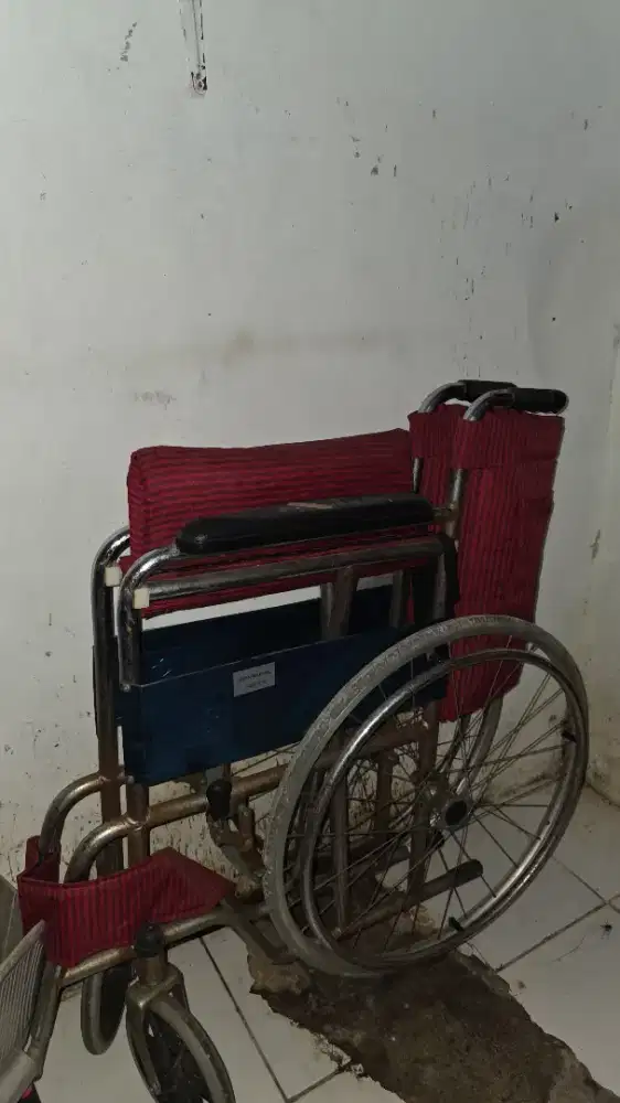 Kursi Roda layak pakai
