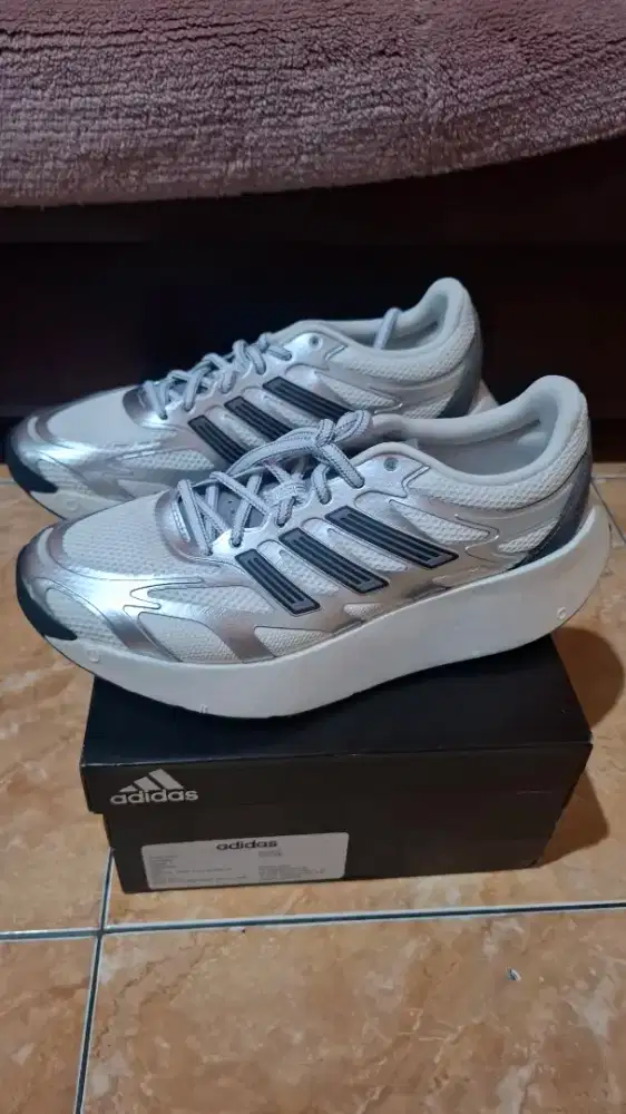 Adidas Adizero Aruku Silver - BNIB - Size 40 2/3