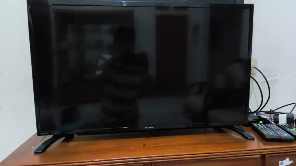 Sharp Aquos 32inc free stb