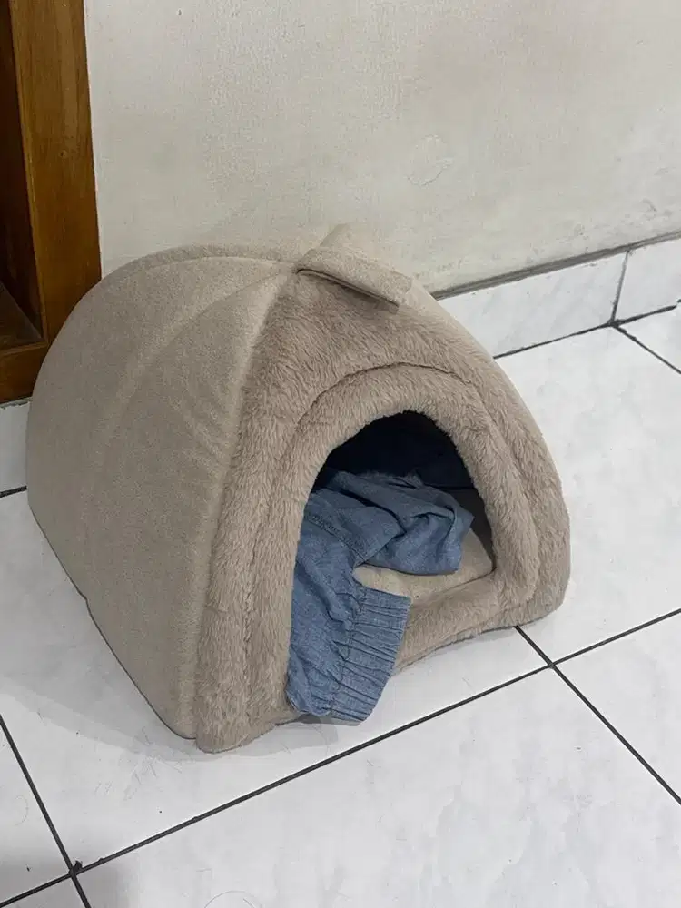 Tempat Tidur Anjing AZKO Preloved – Kondisi Like New, Jarang Dipakai