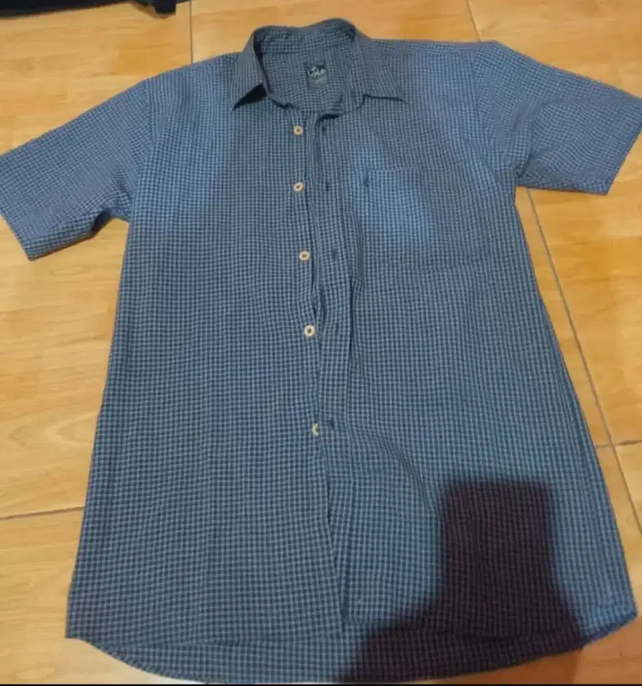 Kemeja Lois Size L