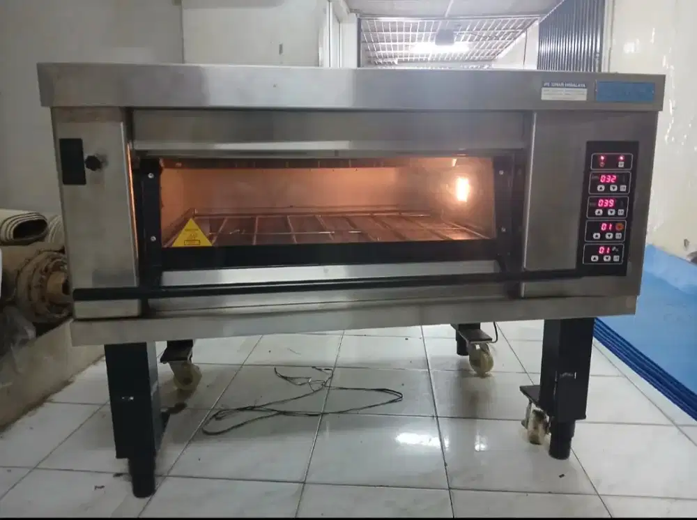 Oven automatis gas 1 deck isi 2 loyang MB-821 merk Sinmag Taiwan