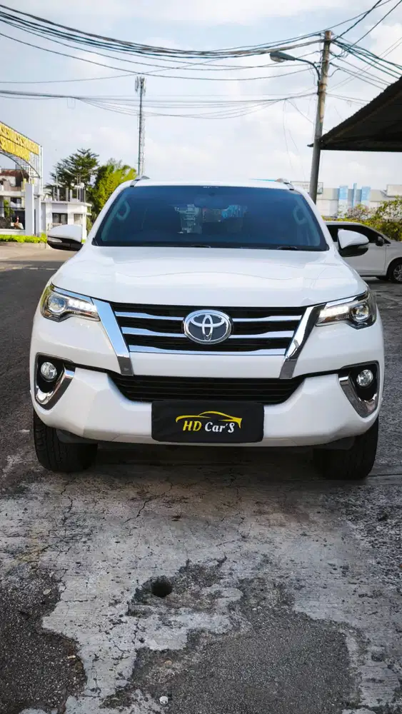 Toyota Fortuner 2.4 VRZ A/T 2016 / 2017 Wrn Putih Tgn 1 Terawat