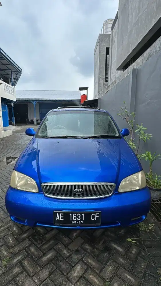 Kia carnival tahun 2000