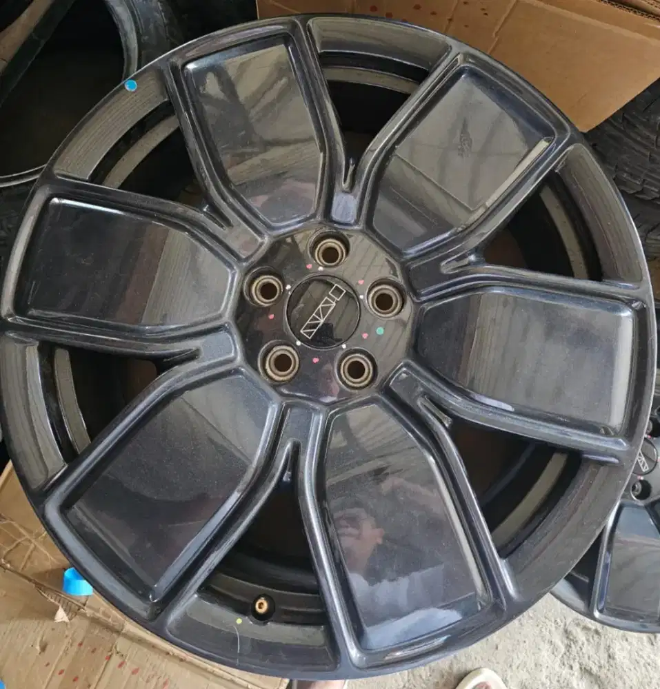 Velg OEM Chery J6 R19 PCD5x108 Gunmetal. Lebar 7 ET 47. Velg Only