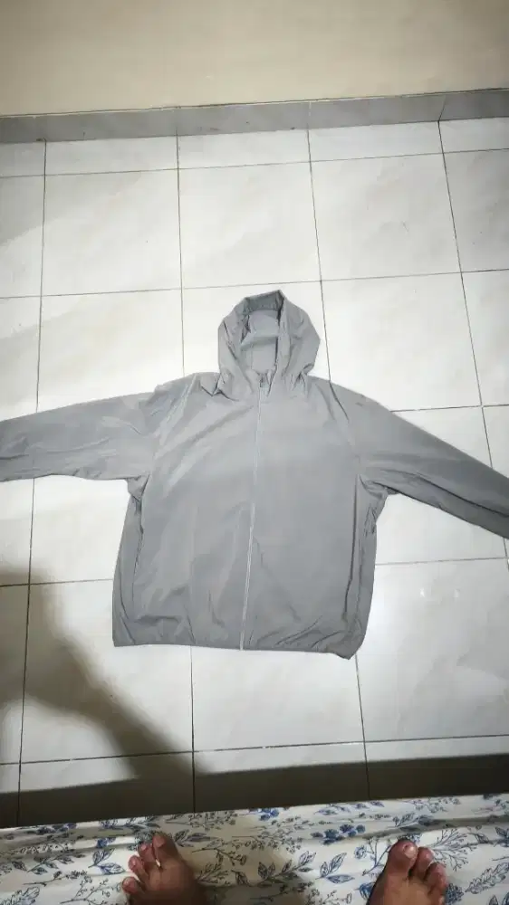 jaket parka saku proteksi sinar UV (Uniqlo)