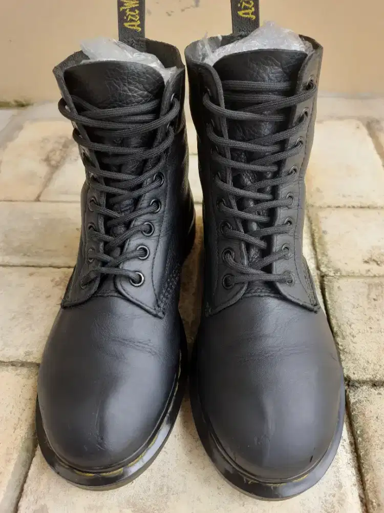 Sepatu boots dr martens size 38