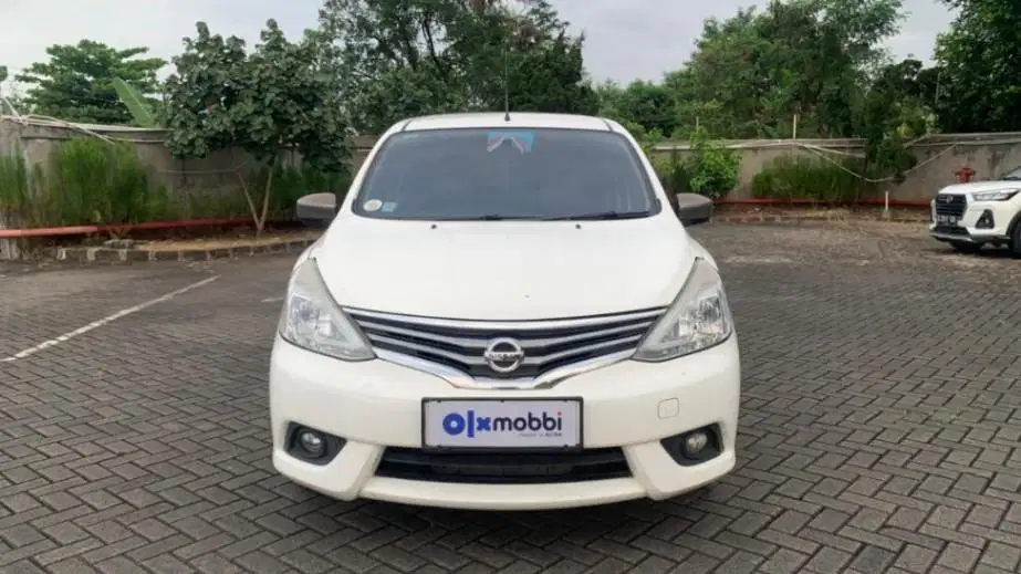 LOW DP Nissan Grand livina 1.5 SV Bensin-MT 2018 3ZU