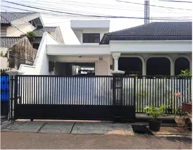 Dijual Rumah Besar dengan halaman luas di Kebayoran - Jakarta Selatan