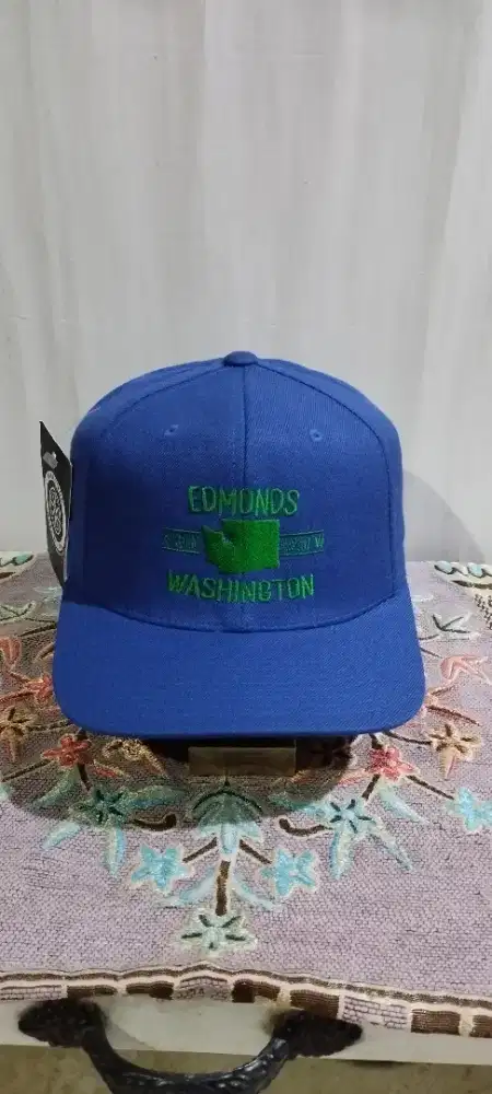 Snapback Yupoong 
Edmunds Washington'
Full tag