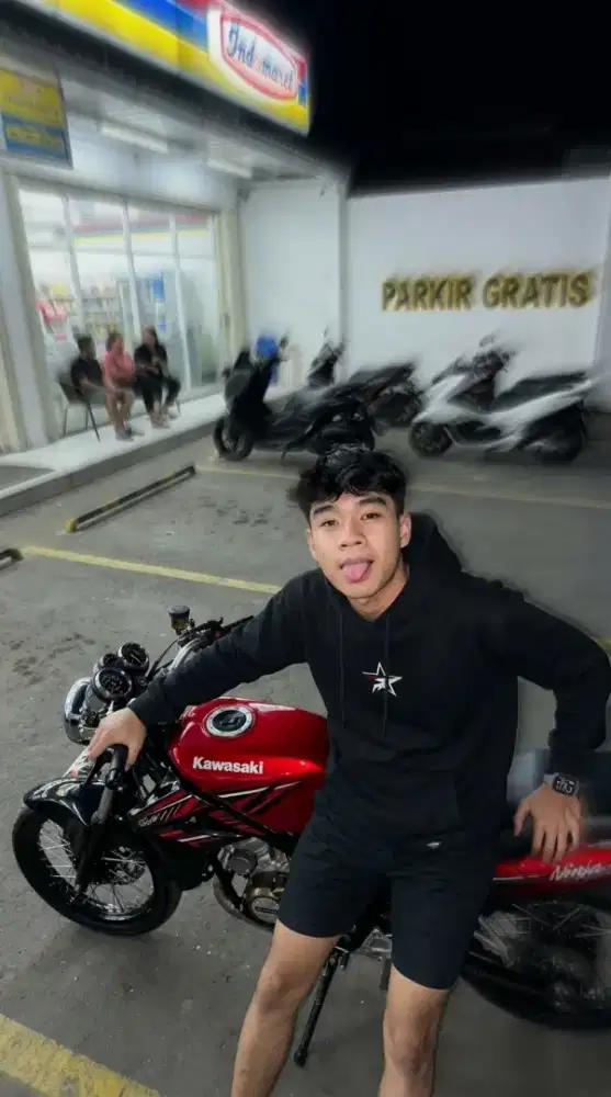 Nyari loker apa aja (kantor jangan chat)