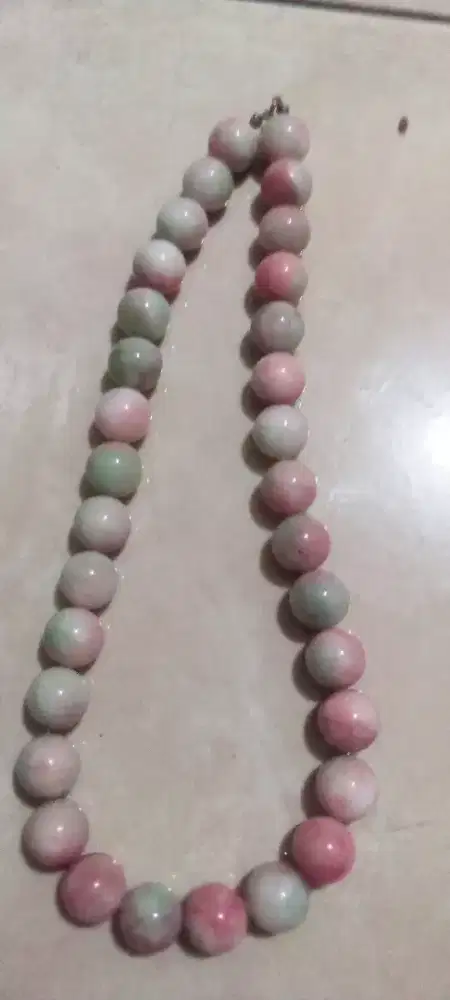Kalung batu giok