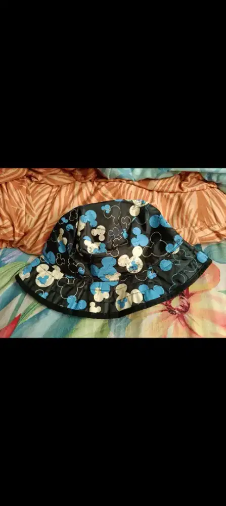 Dijual Bucket Hat Mickey Mouse Disneyland Original bisa Bolak balik.