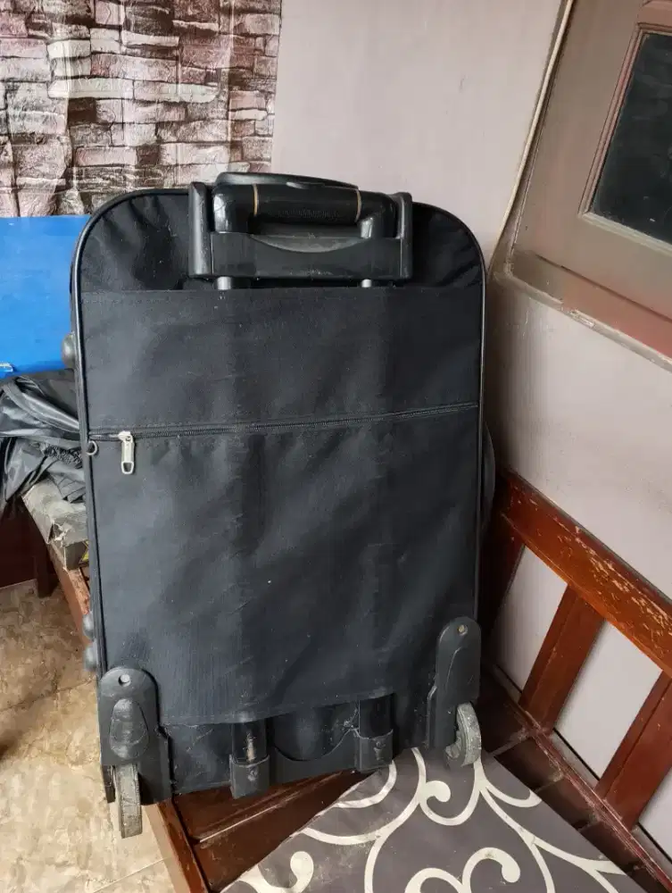 Koper besar bekas seperti baru