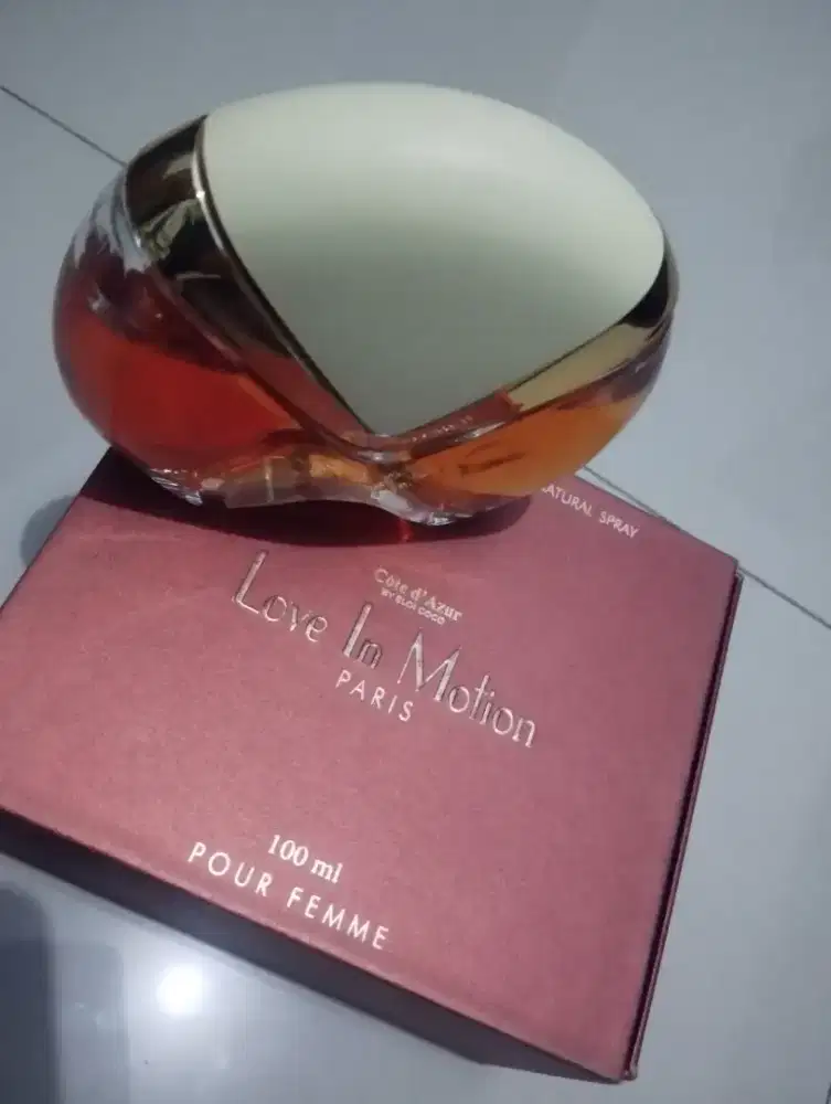 Parfume love in motion
