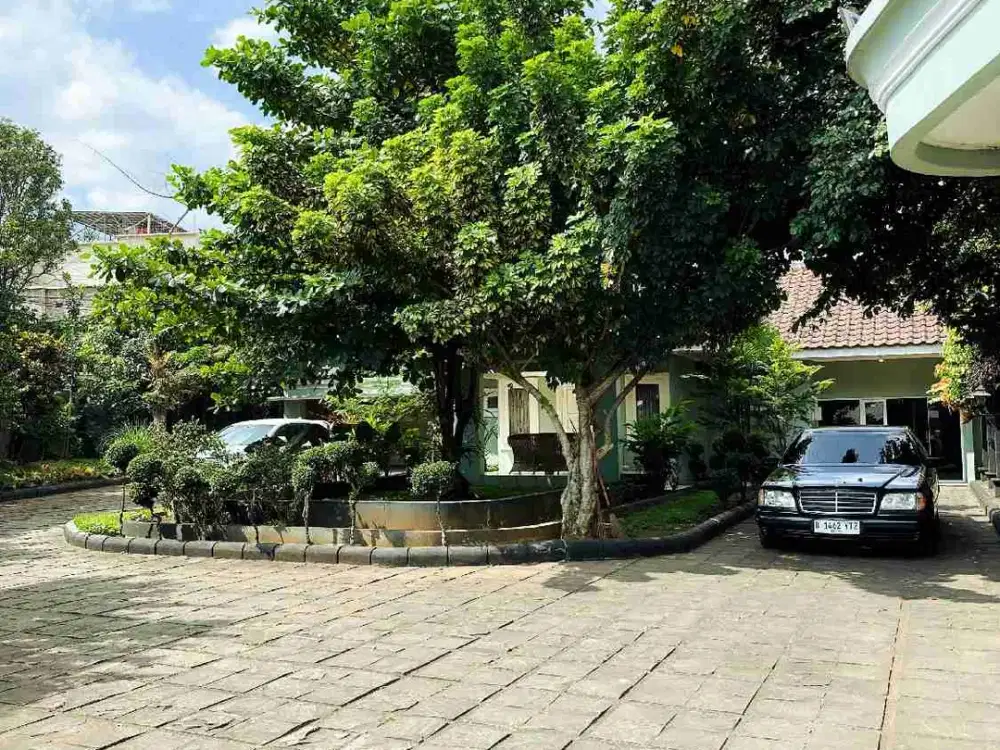 Dijual Rumah Asri Halaman Luas di Setia Budi Bandung