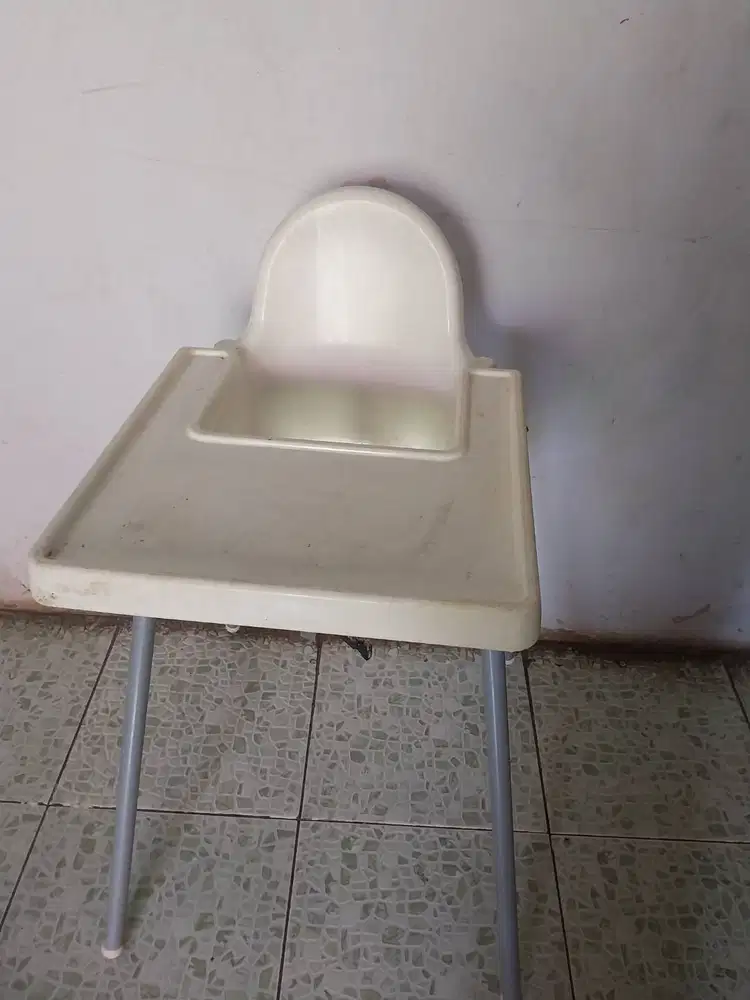 Kursi makan bayi