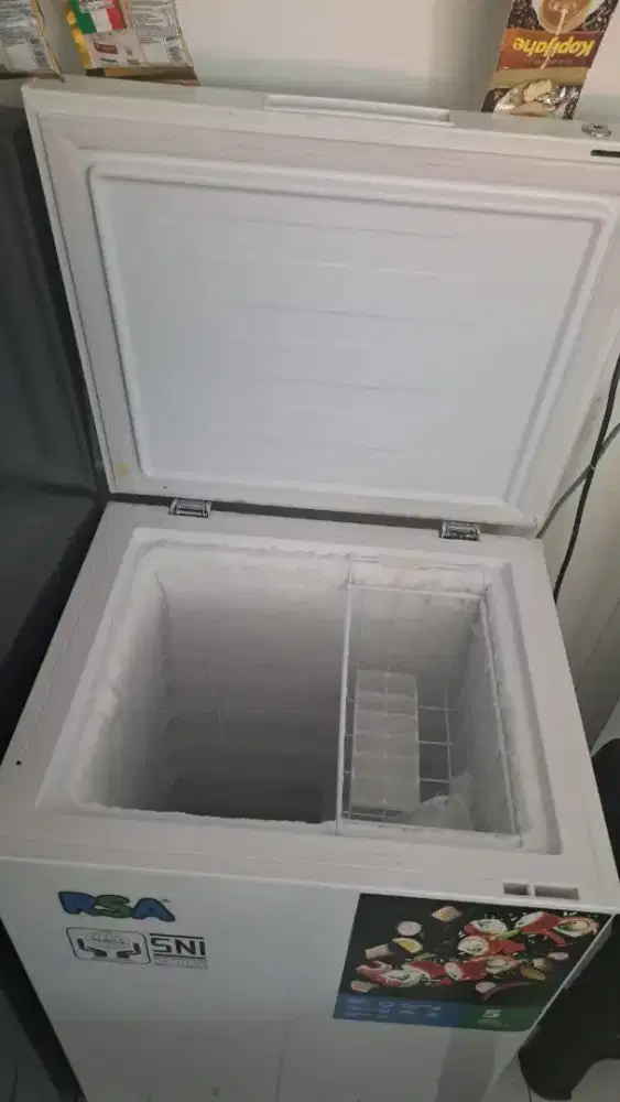 Di jual freezer Box RSA 100liter