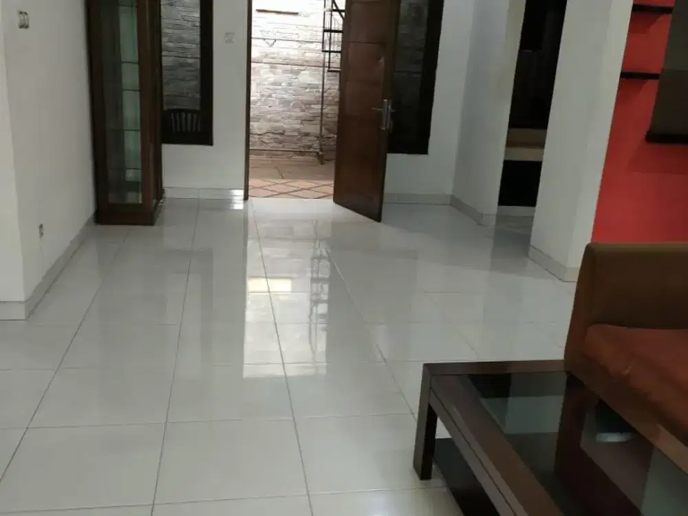 Rumah Nyaman Siap Huni di Komplek Batununggal Indah Bandung