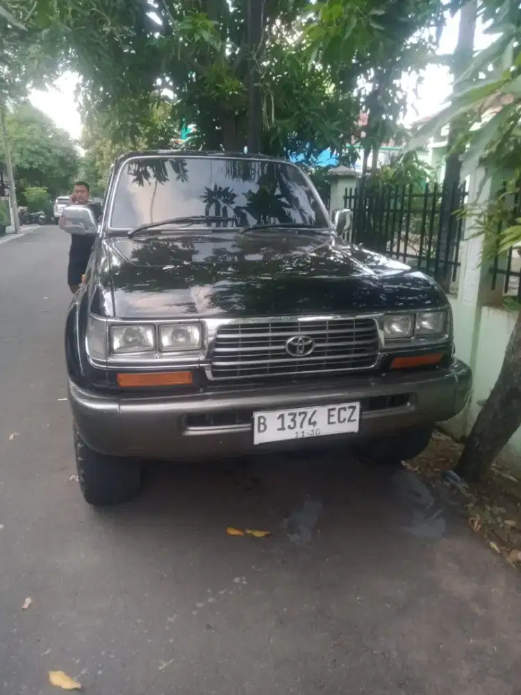 Landcruiser 1995 wrn hitam