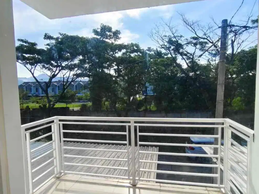 jual rumah 2 lantai taman kopo indah 5 posisi depan taman