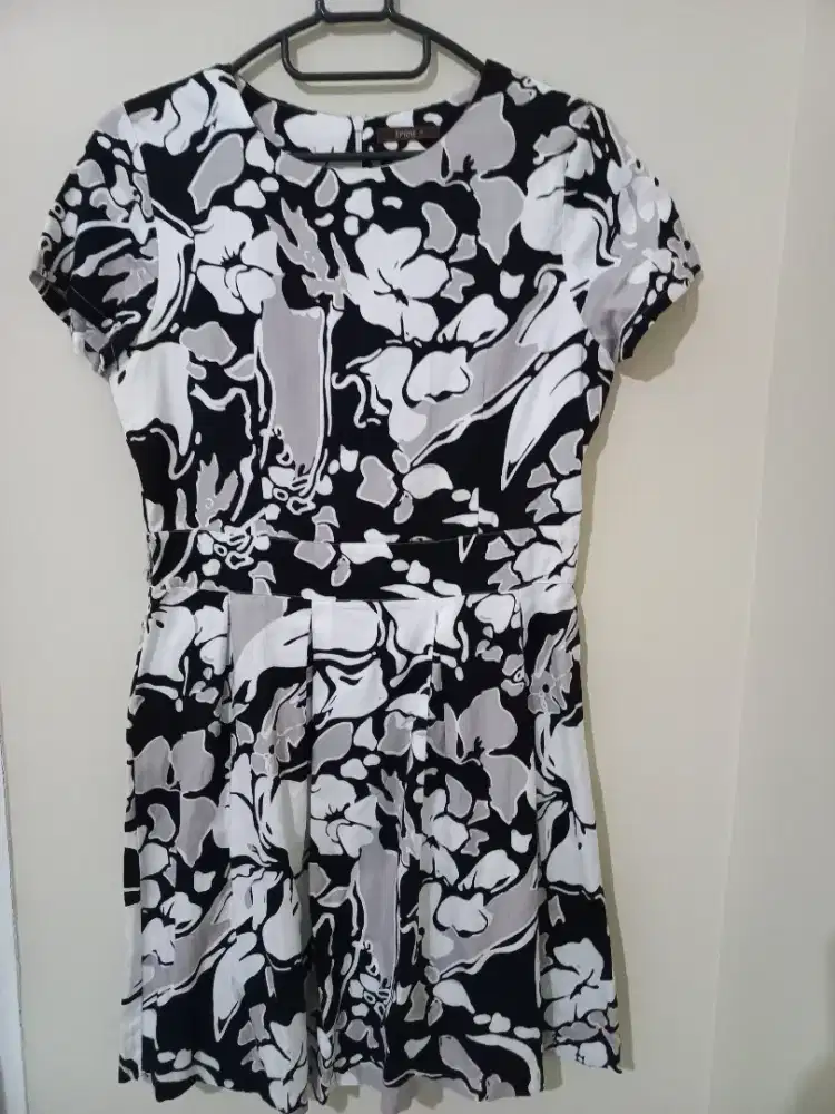 DRESS / GAUN WANITA