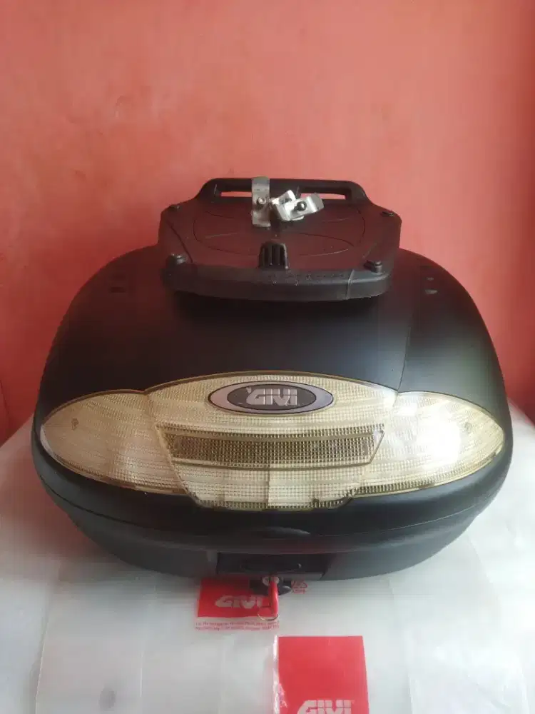 Box motor givi e45 mika putih