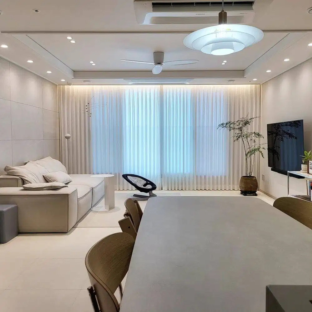 Gorden Vitrase Sekat Ruangan Klinik Roller Vertikal Blinds Krey Kayu