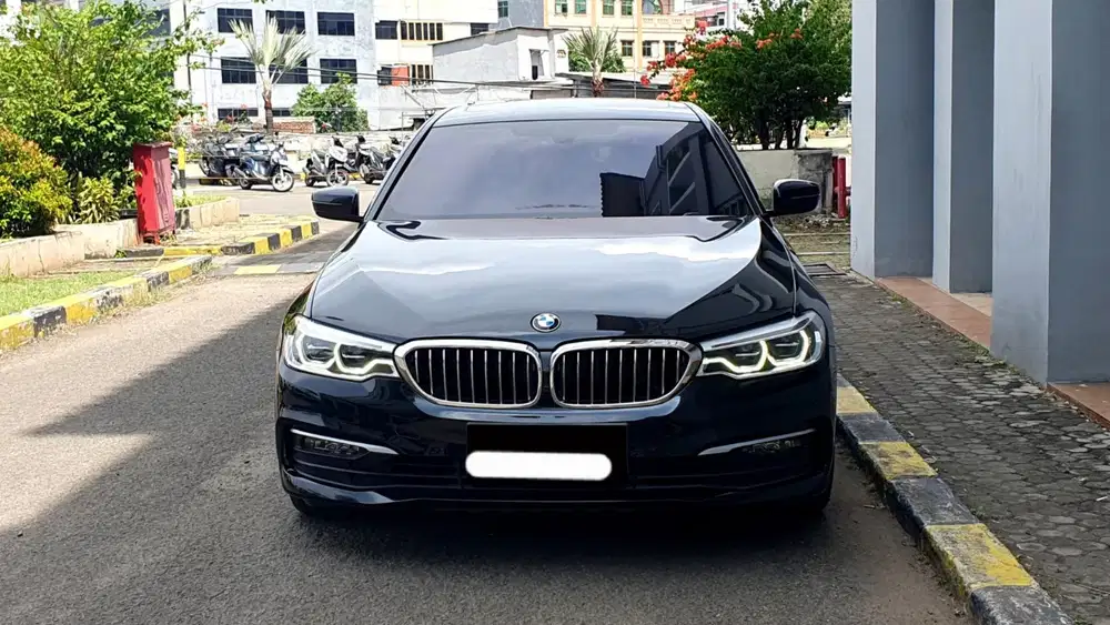 Km34rb bmw 520i luxury line 2019 hitam