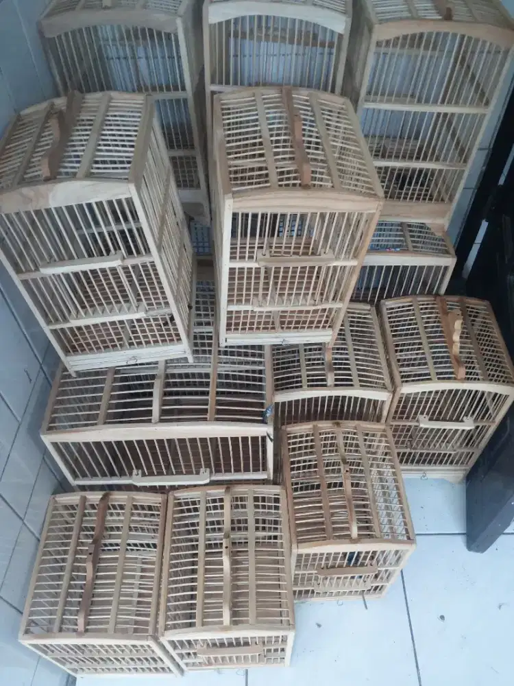 Kandang burung bahan kayu jati