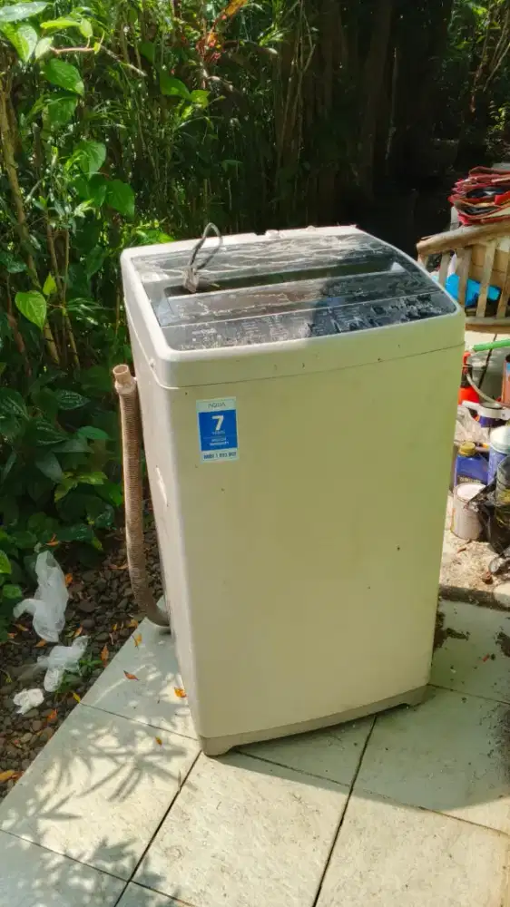 Mesin cuci aqua satu tabung atas