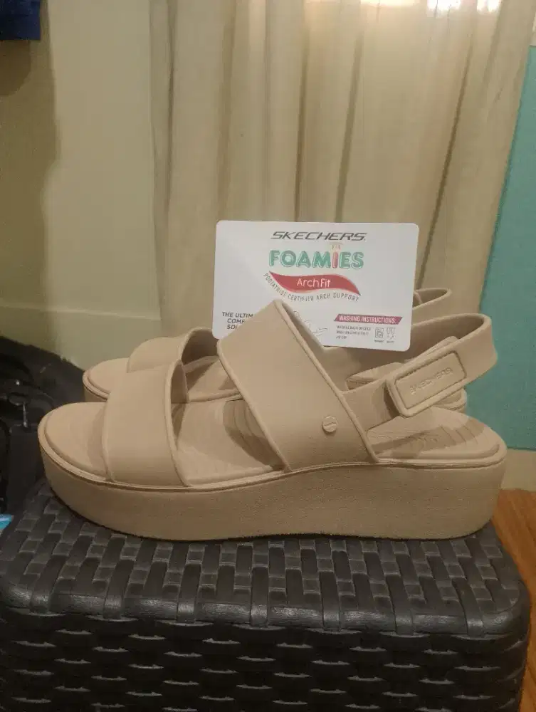 Sepatu Sandal Wanita Skechers