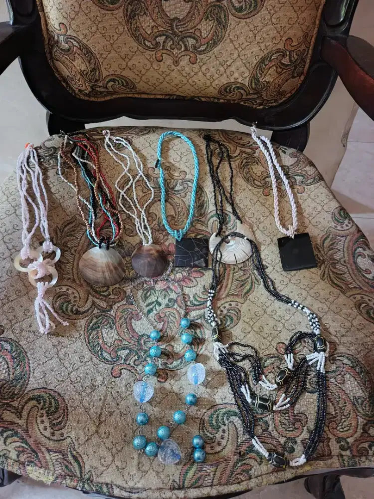 Asesoris kalung wanita