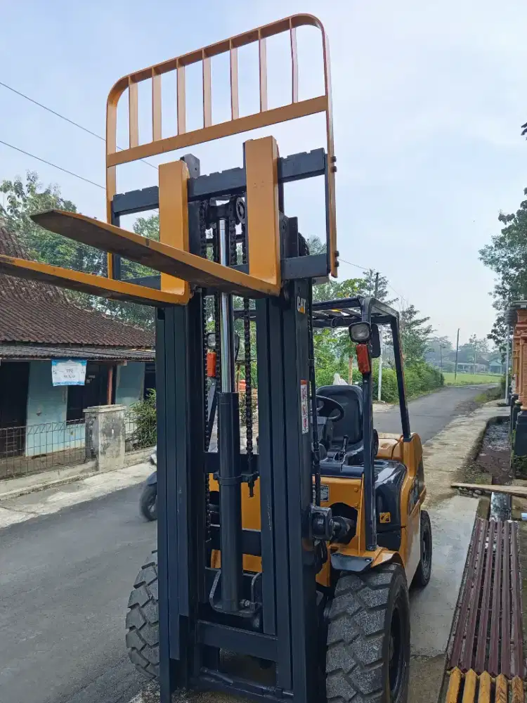 Forklift Caterpillar 3 Ton 2020 Three lift siap kerja