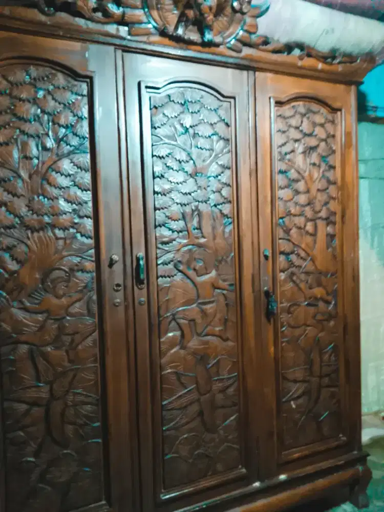 Di jual lemari furniture klasik