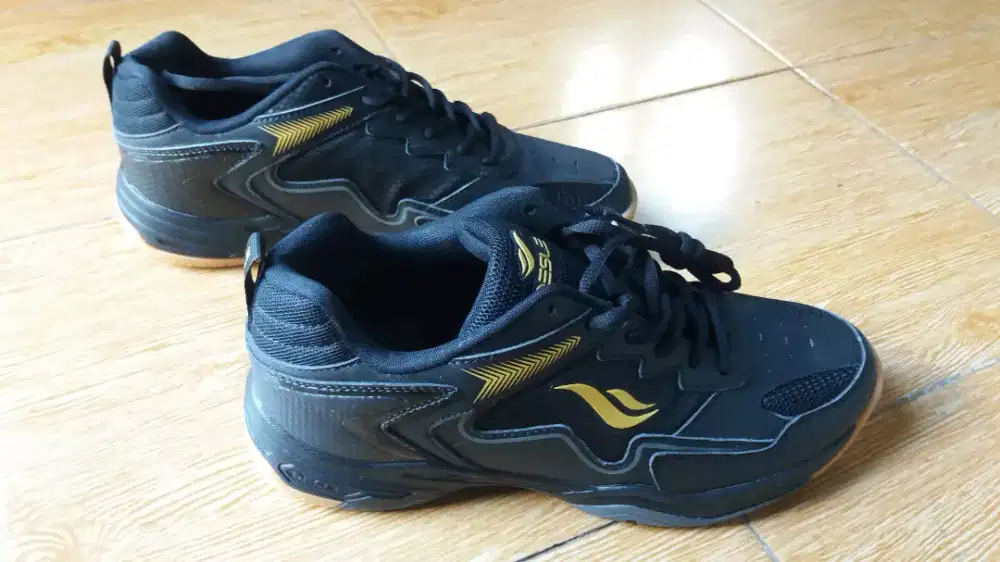 Sepatu sport Desle,size 42.baru.box gk ada.
