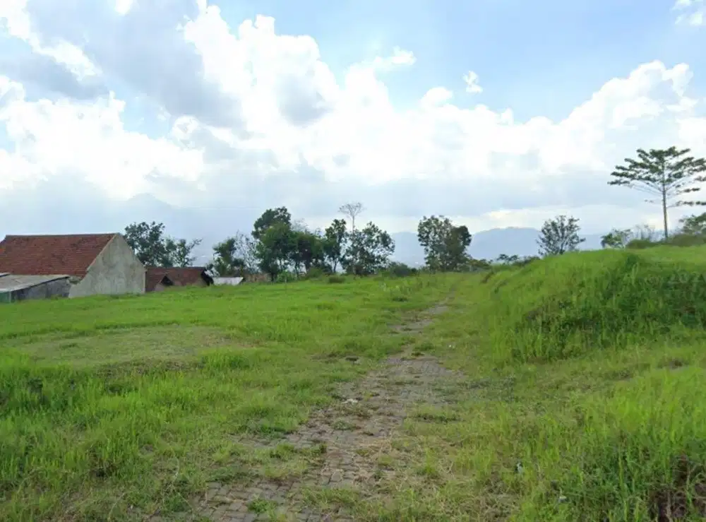 Tanah View Gunung dan Perkotaan Karangploso