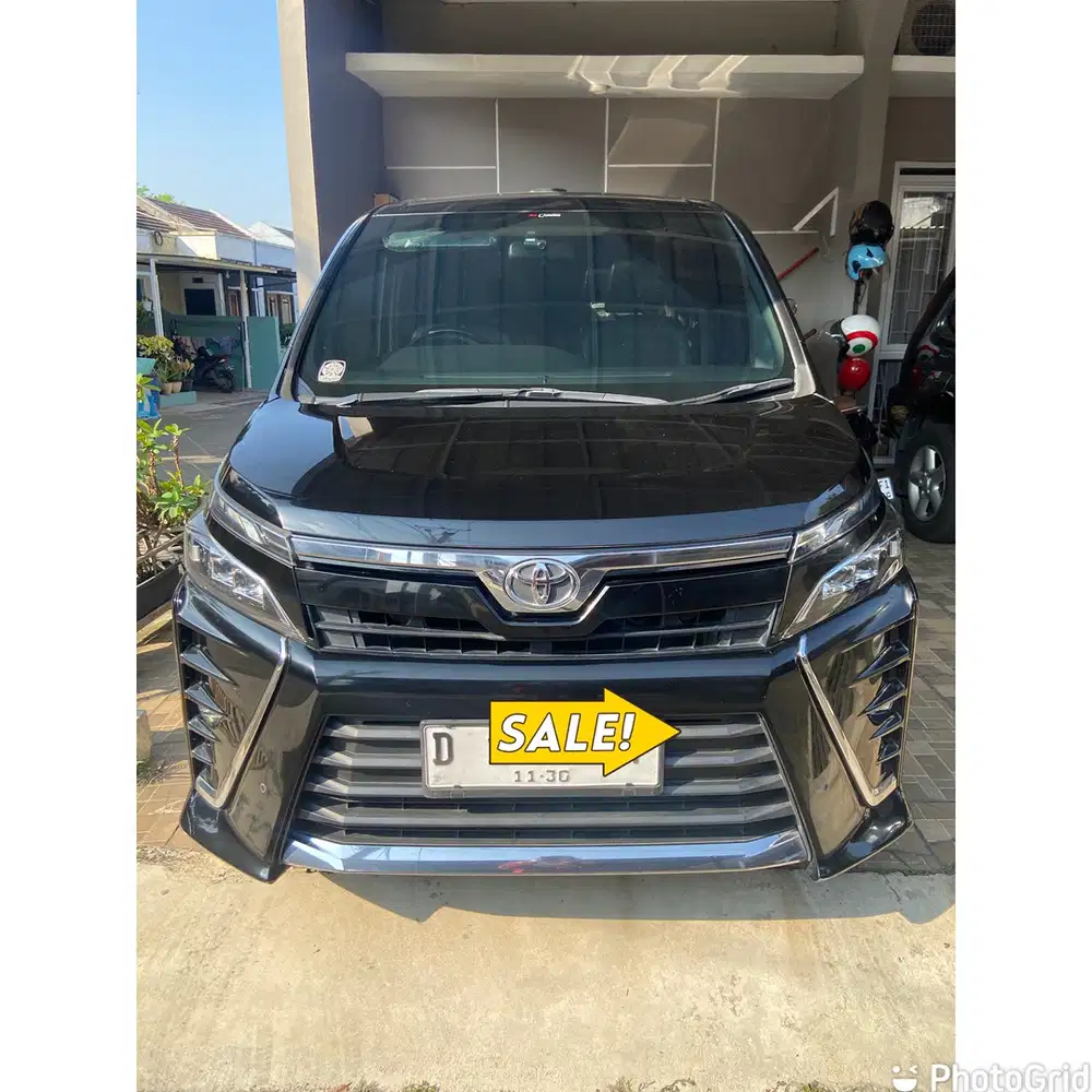 Toyota Voxy 2017 Bensin LOW KM