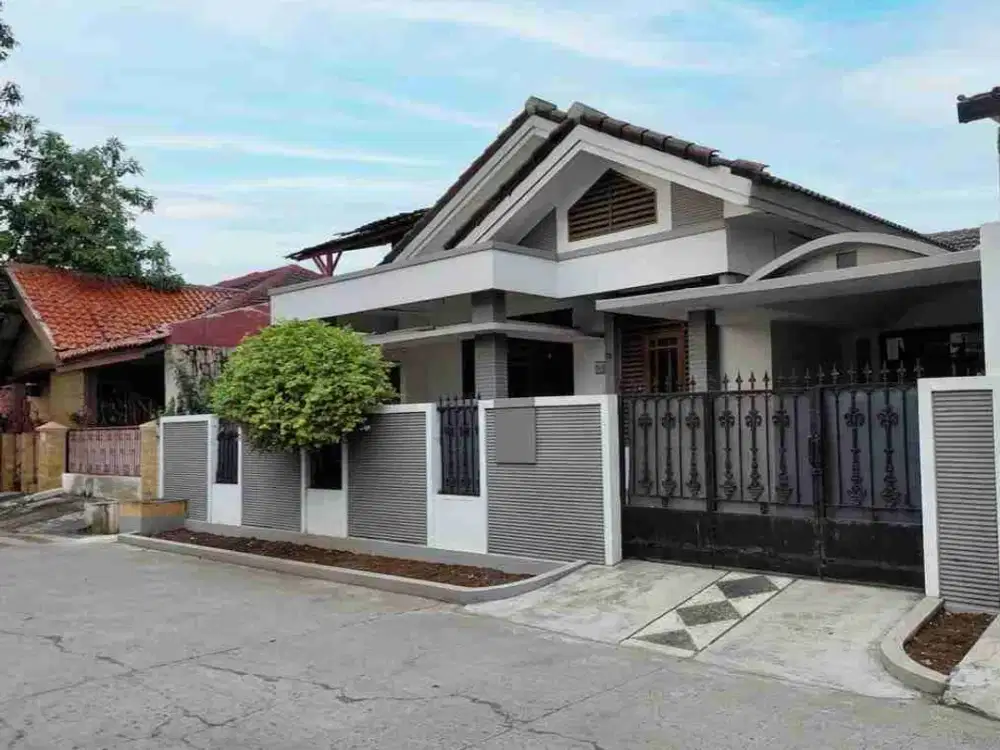 Rumah Luas di Jual Hitung Tanah Saja di Jatibening Bekasi Dekat LRT Cikunir