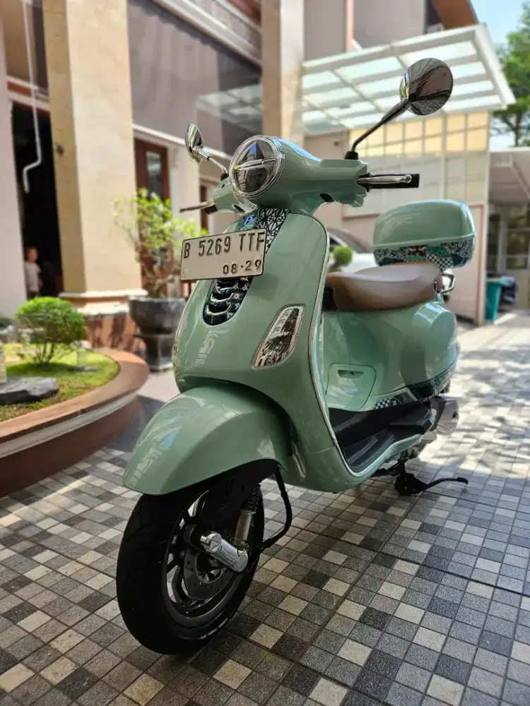 KM 1,456 VESPA BATIK LTD EDITION, 2024, FIRST OWNER