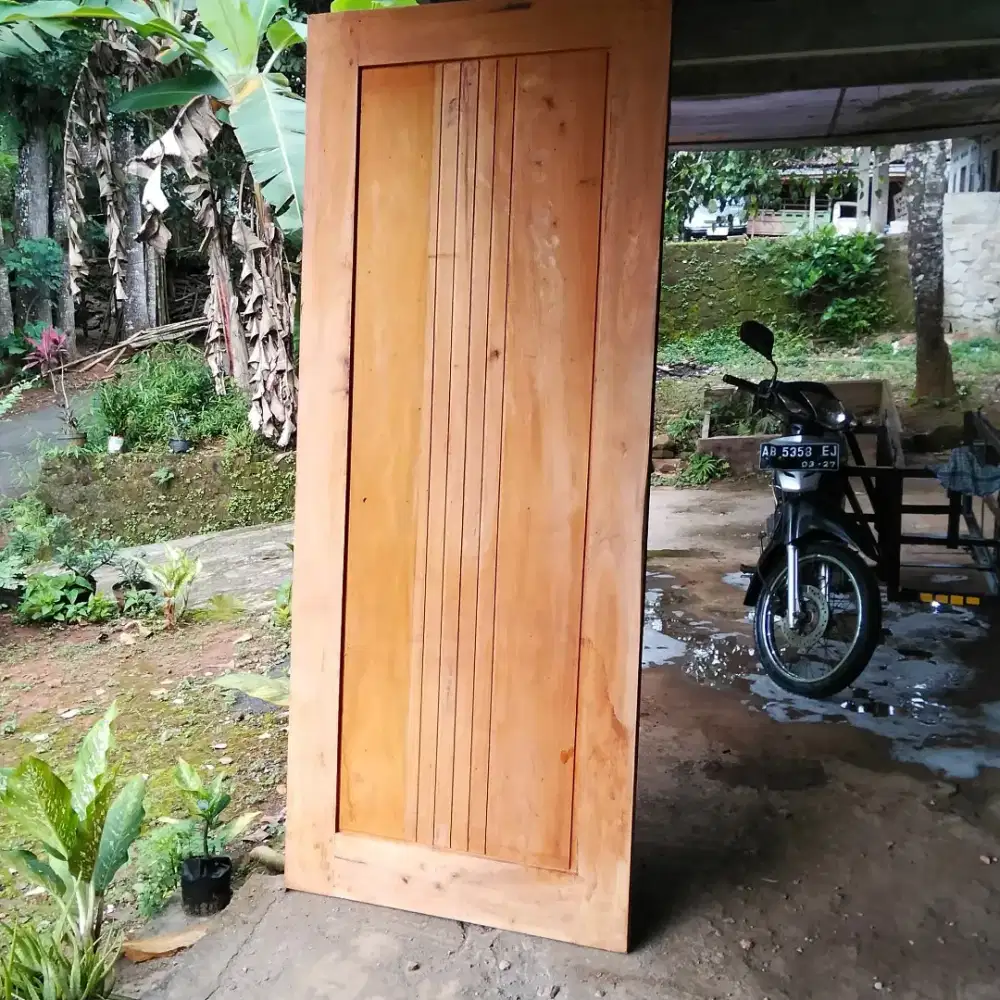 Pintu kamar dan kusen