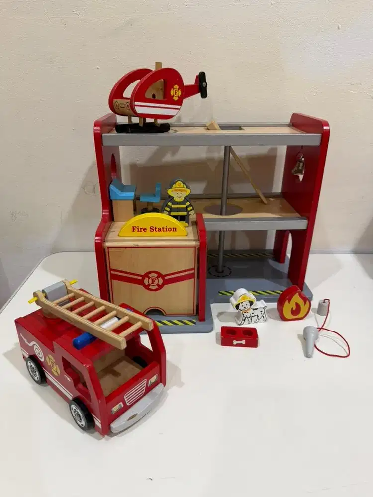 Preloved Mainan Kayu Fire Fighter Pemadam Kebakaran Toys Anak