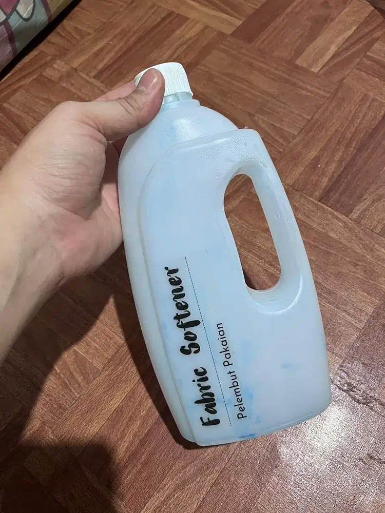 Tempat detergen cair dan softener 1 liter