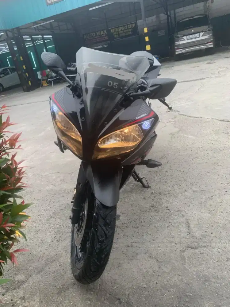 Yamaha R15 V2 2015 hitam – Mesin Joss, Orisinil, Siap Pakai!
