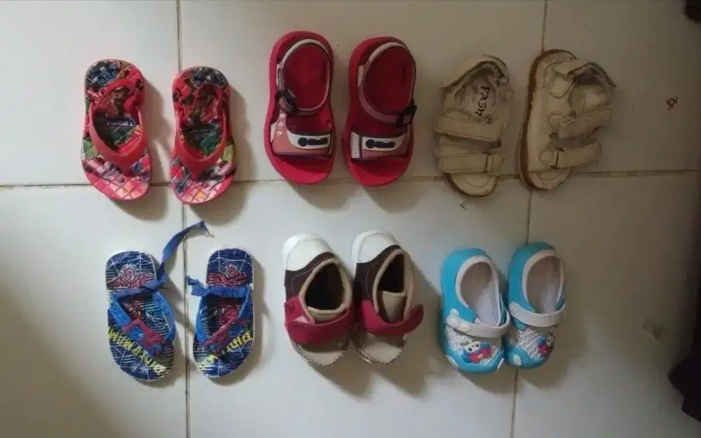 Sepatu sandal anak preloved