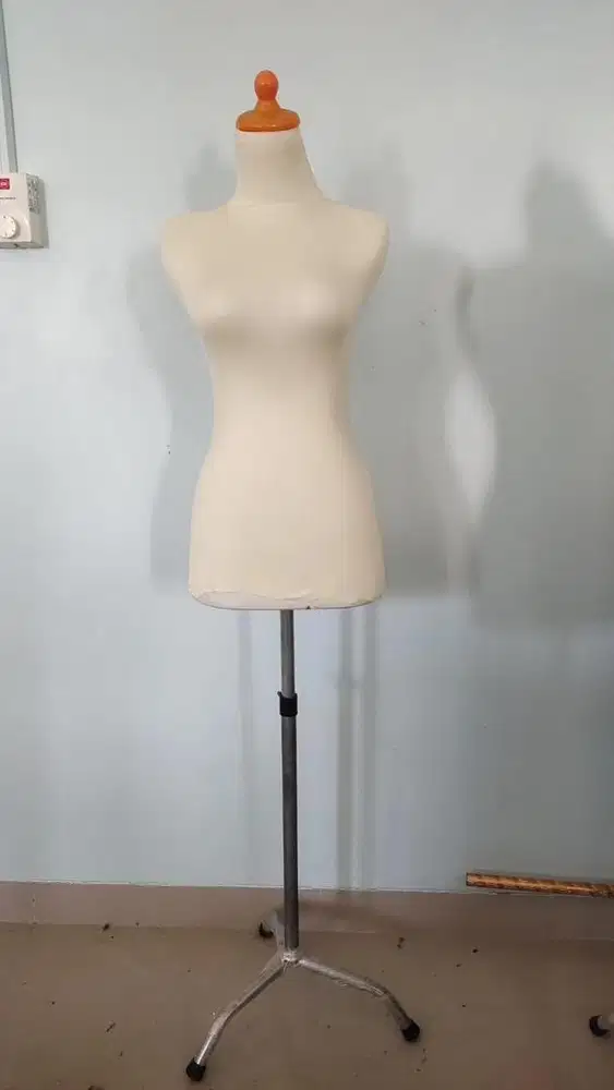 Patung bekas butik