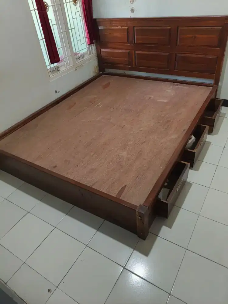 Divan kayu ukuran 160